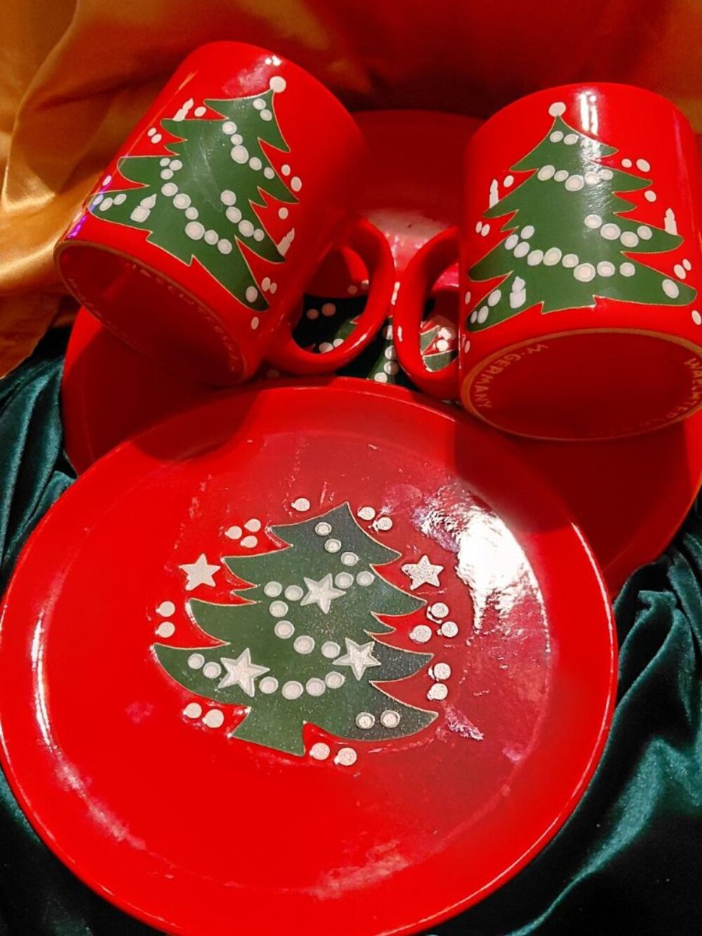 Vtg Waechtersbach Christmas Tree -2 Dinner Plates, 2 Salad Plates, 2 Mugs